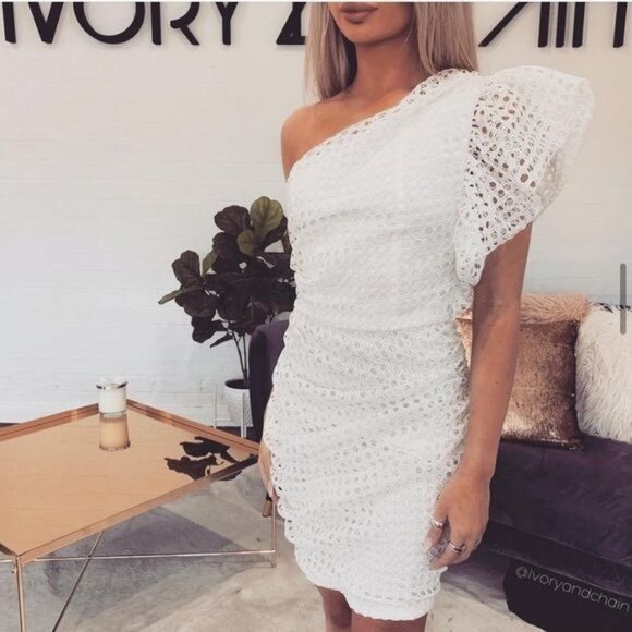 Ivory & Chain Eyelet White Ruffle Shoulder Ruched Mini Dress NWT Size 4 - Picture 13 of 13